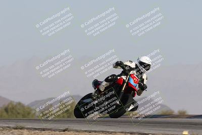 media/Dec-01-2025-Moto Forza (Mon) [[2daa91e15f]]/2-Intermediate Group/Session 2 Turn 9 Entry/